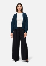 Grobstrickjacke offener Style / Modellfoto Vorderseite (Outfit)
