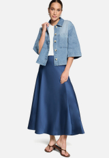 Blazer-Jacke im Jeans-Look / Modellfoto Vorderseite (Outfit)