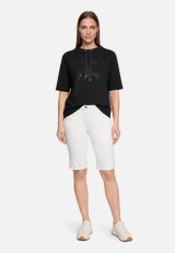 Sweatshirt mit Stehkragen / Modellfoto Vorderseite (Outfit)