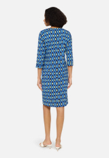 Casual-Kleid mit Muster / Modellfoto Rückseite