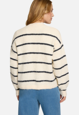 Strickjacke mit Streifen offener Style / Modellfoto Rückseite