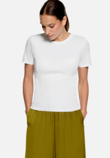 Basic-T-Shirt mit Rundhalsausschnitt  / Modellfoto Vorderseite