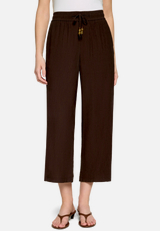 Stoffhose 7/8 mit Bindedetail  / Modellfoto Vorderseite