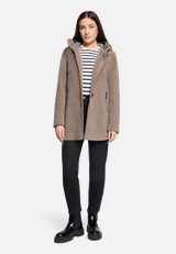 Wolljacke mit Kapuze / Modellfoto Vorderseite (Outfit)