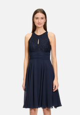 Abendkleid mit Spitze / Modellfoto Vorderseite