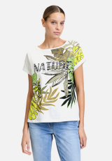 Halbarm-Shirt mit Ärmelaufschlag / Modellfoto Vorderseite