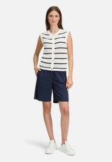 Bermuda mit elastischem Bund / Modellfoto Vorderseite (Outfit)