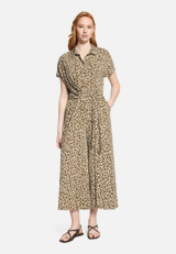 Jumpsuit mit Leo-Print / Modellfoto Vorderseite
