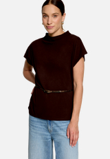 T-Shirt  mit Gürtel  / Modellfoto Vorderseite