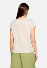 Baumwollshirt mit Ärmelaufschlag / Modellfoto Rückseite