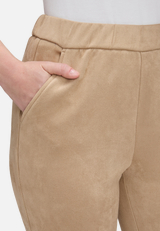 Kunstlederhose Flared aus Velour / Detailbild