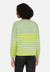 Strickpullover mit U-Boot-Ausschnitt / Modellfoto Rückseite