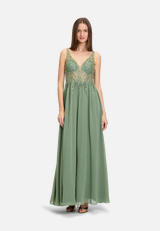 Abendkleid mit Stickerei / Modellfoto Vorderseite