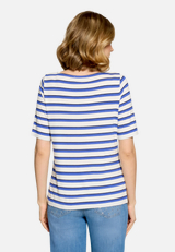 Ringelshirt mit U-Boot-Ausschnitt / Modellfoto Rückseite