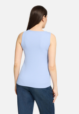 Basic-Top mit Rundhalsausschnitt / Modellfoto Rückseite