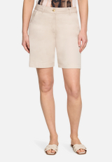 Sommerhose mit Eingrifftaschen / Modellfoto Vorderseite