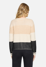 Strickpullover mit Rippenstruktur / Modellfoto Rückseite
