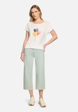 WM Fan Shirt mit U-Boot Ausschnitt  / Modellfoto Vorderseite (Outfit)