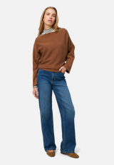 Strickpullover mit U-Bootausschnitt / Modellfoto Vorderseite (Outfit)
