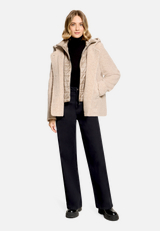 Wolljacke mit Kapuze / Modellfoto Vorderseite (Outfit)