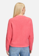 Strickpullover mit Fledermausärmeln / Modellfoto Rückseite