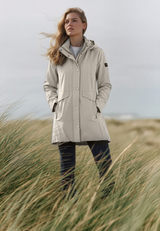 Outdoorjacke mit abnehmbarer Kapuze / Imagebild