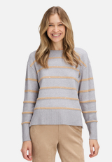 Strickpullover mit Pailletten / Modellfoto Vorderseite