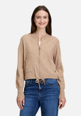 Strick-Cardigan mit Reißverschluss / Modellfoto Vorderseite