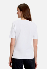 Basic Shirt mit Rundhalsausschnitt / Modellfoto Rückseite