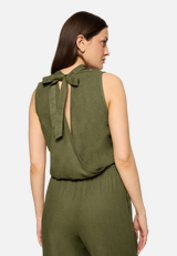 Jumpsuit mit hohem Kragen / Detailbild