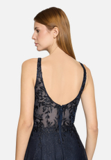 Abendkleid im Glitzer-Look / Detailbild