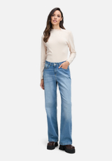 Langarm-Shirt mit Kragen / Modellfoto Vorderseite (Outfit)