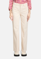 Casual-Hose mit Bügelfalte / Modellfoto Vorderseite