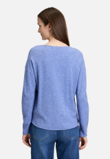 Strickpullover mit Rundhalsausschnitt / Modellfoto Rückseite
