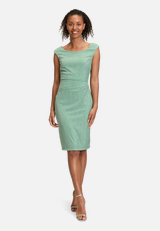 Cocktailkleid im Glitzer-Look / Modellfoto Vorderseite (Outfit)