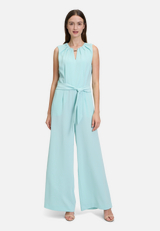 Jumpsuit ohne Arm / Modellfoto Vorderseite