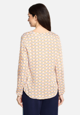 Casual-Bluse mit Muster / Modellfoto Rückseite
