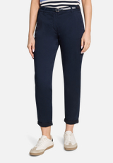Chino-Hose unifarben / Modellfoto Vorderseite