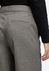 Casual-Hose mit Bindegürtel / Detailbild