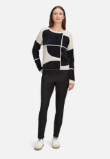 Strickpullover mit Jacquard / Modellfoto Vorderseite (Outfit)