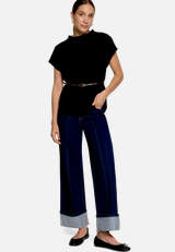 T-Shirt  mit Gürtel  / Modellfoto Vorderseite (Outfit)