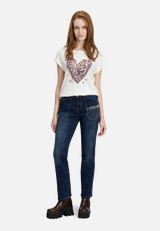 Regular Fit-Jeans mit Strass / Modellfoto Vorderseite (Outfit)
