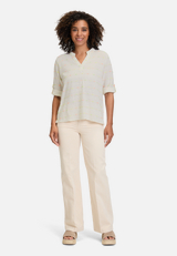 Casual-Bluse mit Lurexfaden / Modellfoto Vorderseite (Outfit)