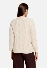 Strick-Cardigan mit V-Ausschnitt / Modellfoto Rückseite