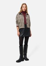 Karo-Jacke mit Knopfleiste / Modellfoto Vorderseite (Outfit)