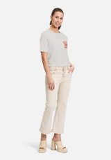 Halbarm-Shirt mit Rundhalsausschnitt / Modellfoto Vorderseite (Outfit)