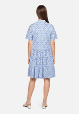 Blusenkleid mit Muster / Modellfoto Rückseite