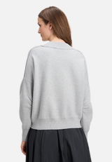 Strickpullover mit Rundhalsausschnitt / Modellfoto Rückseite