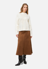 Pullover mit Karomuster / Modellfoto Vorderseite (Outfit)