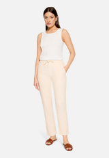 Leinenhose unifarben / Modellfoto Vorderseite (Outfit)
